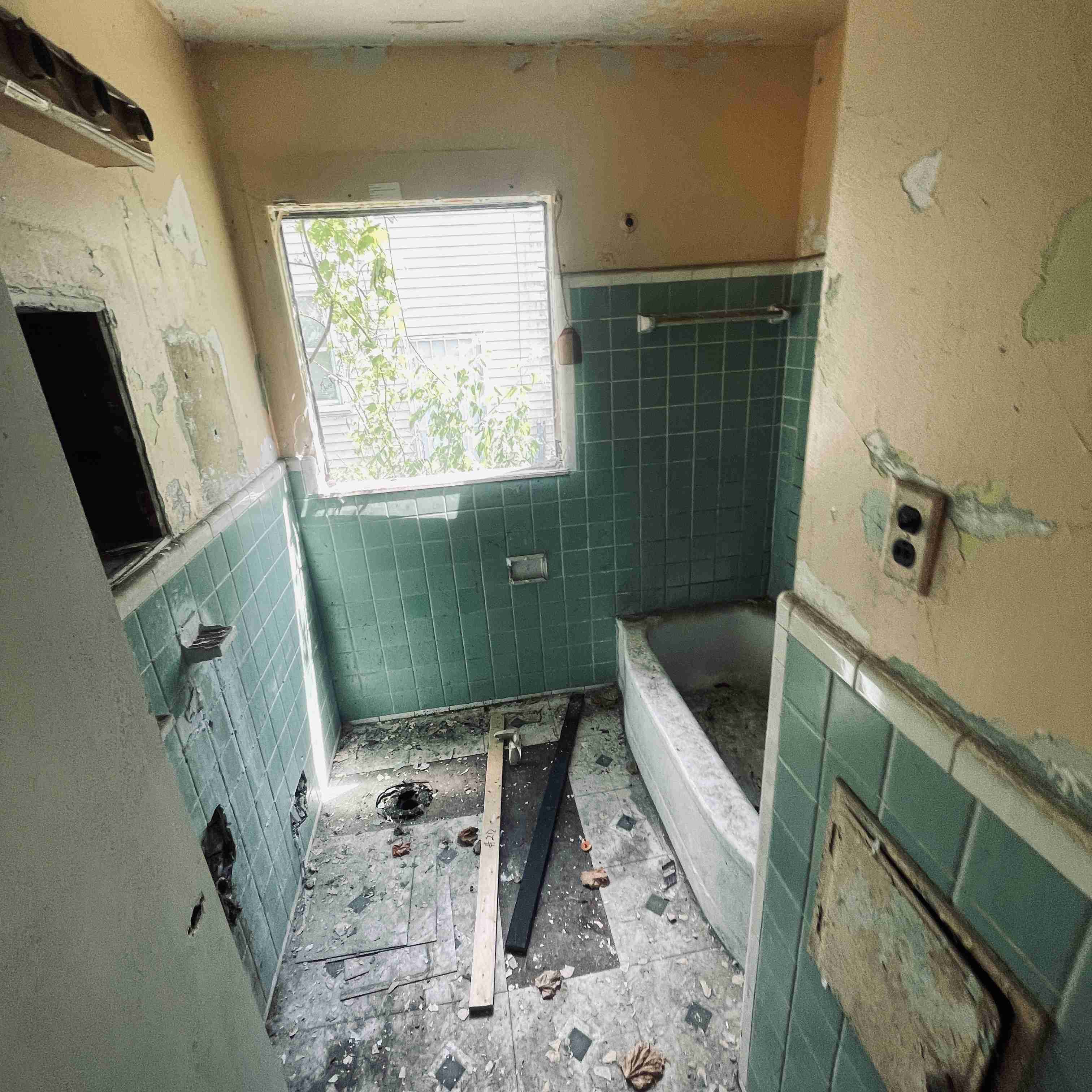 19220 Albany St (33).jpg